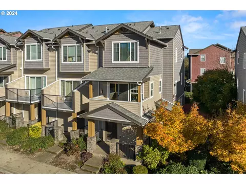 318 NEdgeway Dr, Hillsboro, OR 97006