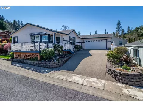 135 Samantha Way, Canyonville, OR 97417