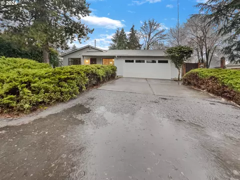 11543 NE Knott St, Portland, OR 97220