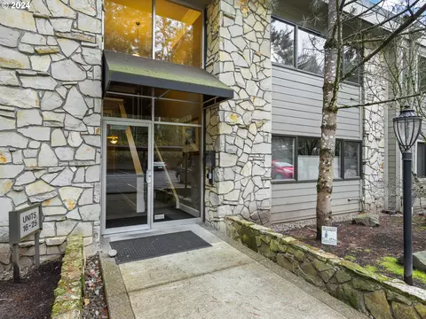1500 SW Skyline Blvd #20, Portland, OR 97221