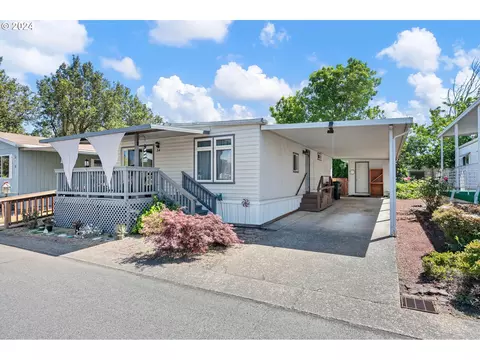 1800 Lakewood Ct #34, Eugene, OR 97402