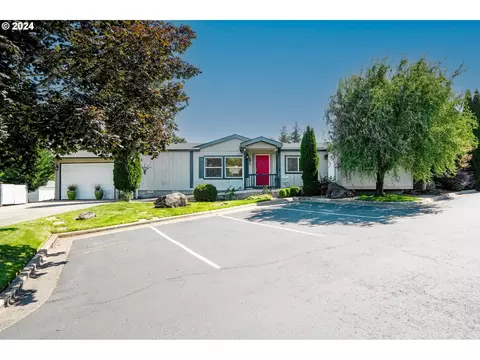 1015 Oak St #2, Silverton, OR 97381