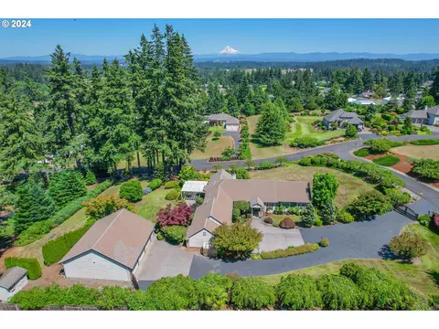 17665 S Jean Dr, Oregon City, OR 97045