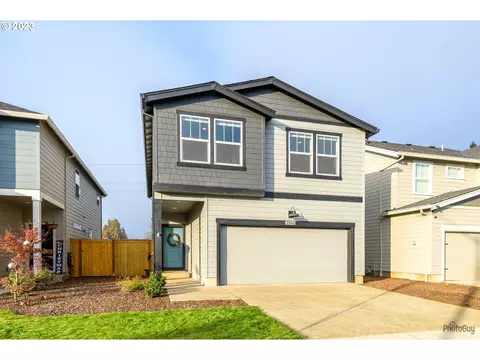 2942 W St, Springfield, OR 97477