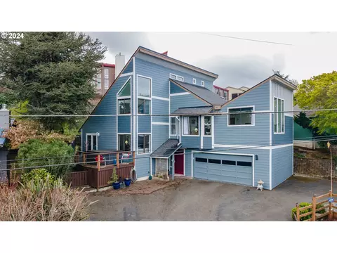 465 N 3rd Ct, Coos Bay, OR 97420