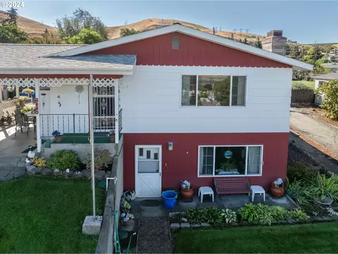 2220 E 14th St, The Dalles, OR 97058