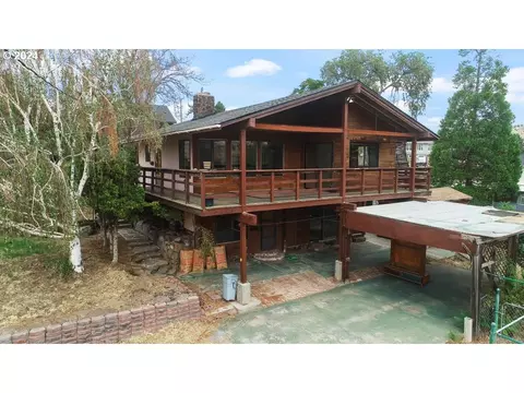 190 5th St, Maupin, OR 97037