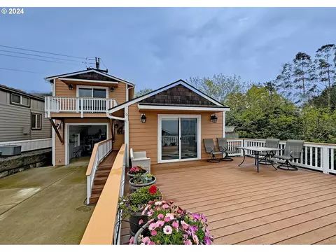 16252 Tolman Ln #CR 6, Brookings, OR 97415