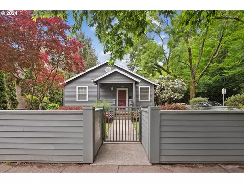 704 SE Bidwell St, Portland, OR 97202