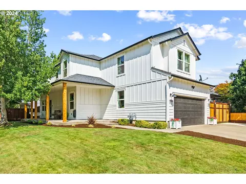 5589 Livingston Ave, Eugene, OR 97402