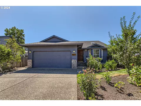 1373 NE 14th Pl, Canby, OR 97013