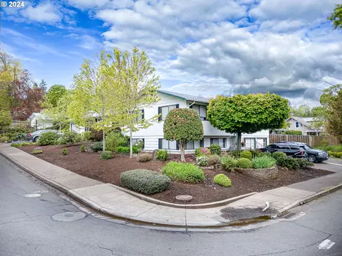 3882 Willamette St, Eugene, OR 97405