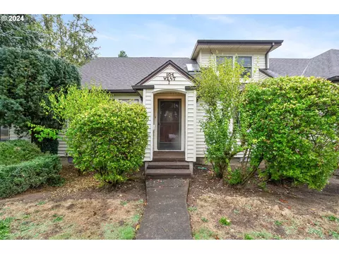 104 W D St, Springfield, OR 97477