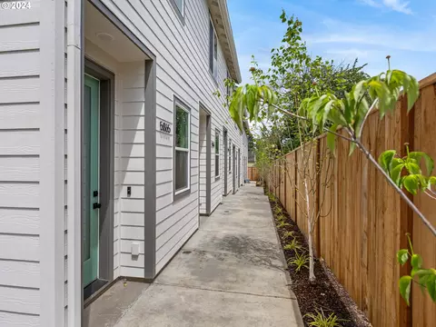 5865 NE Prescott St #5, Portland, OR 97218