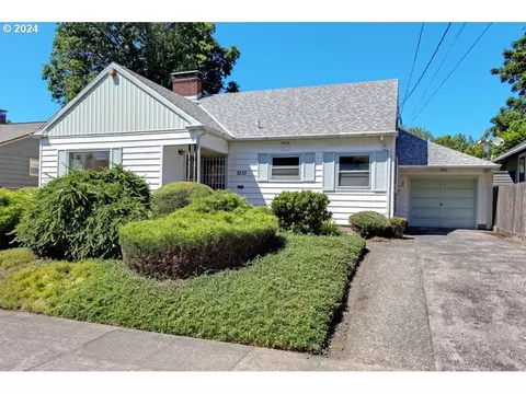 3233 SE Caruthers St, Portland, OR 97214