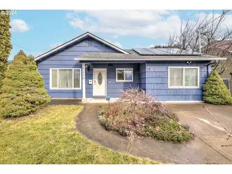 8225 SE Morrison St, Portland, OR 97216