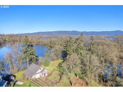 300 Madrona Ct, Saint Helens, OR 97051