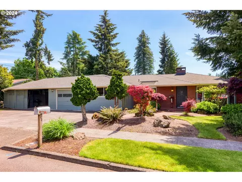 940 E Santiam St, Stayton, OR 97383