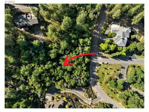 220 Surrey Dr, Jacksonville, OR 97530