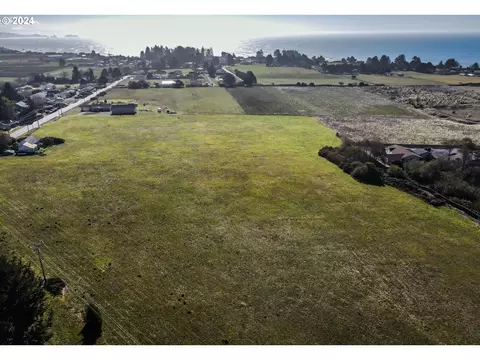 15870 Pedrioli Dr, Brookings, OR 97415