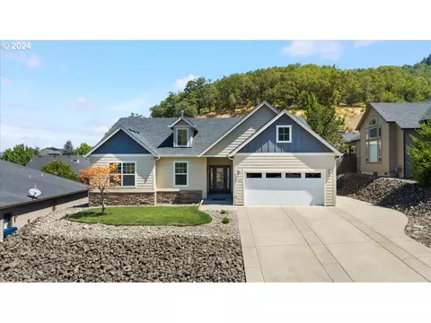 132 Oak Valley Loop, Winchester, OR 97495