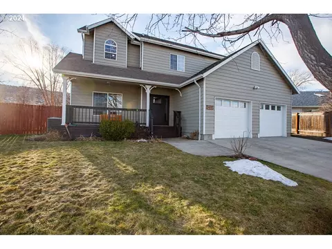 402 Scorpio Dr, La Grande, OR 97850