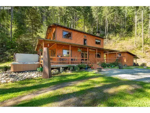 4371 Ferguson Ln, Days Creek, OR 97429
