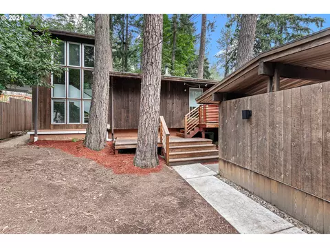 755 E 43rd Ave, Eugene, OR 97405