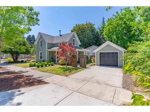 297 18th St SE, Salem, OR 97301