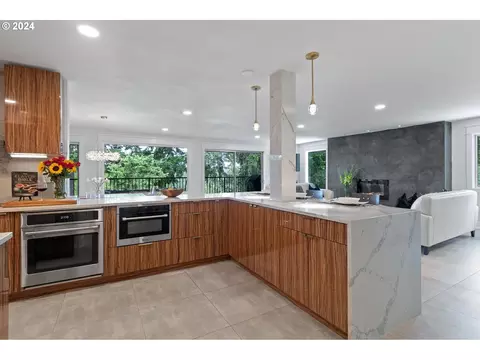 200 Burnham Rd #410, Lake Oswego, OR 97034