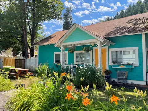 47363 1st St, Westfir, OR 97492