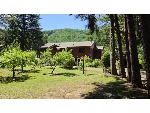 203 Burchard Dr, Scottsburg, OR 97473