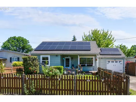 554 NW Wade St, Estacada, OR 97023