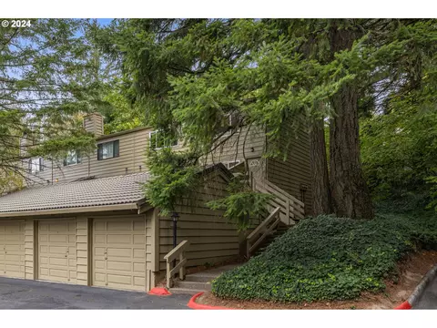 360 Cervantes Cir, Lake Oswego, OR 97035