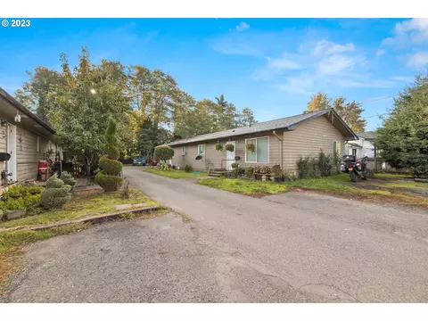 1080 5th St, Woodburn, OR 97071