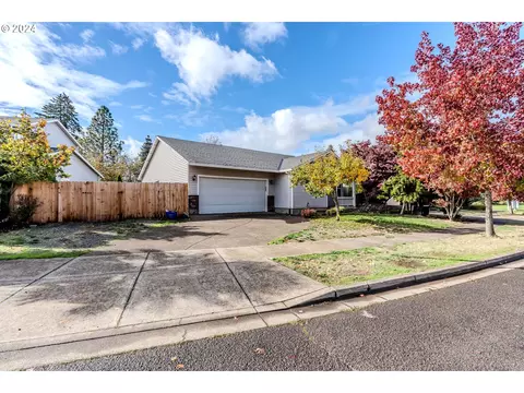 650 Mary Dr, Molalla, OR 97038