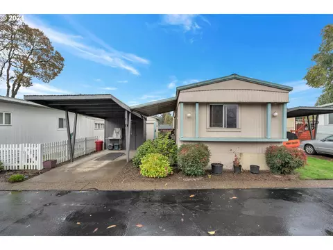 500 N Gilwood St #12, Carlton, OR 97111
