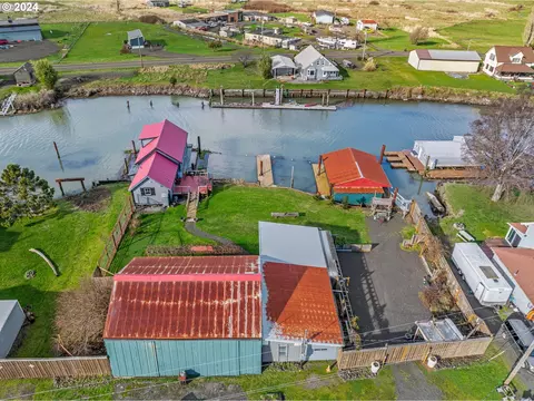 240 S Welcome Slough Rd, Cathlamet, WA 98612