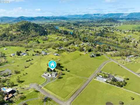126 Glenwood Ct, Roseburg, OR 97471