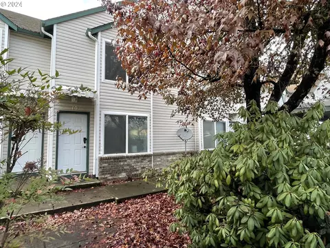 2501 E 2nd St #10, Newberg, OR 97132