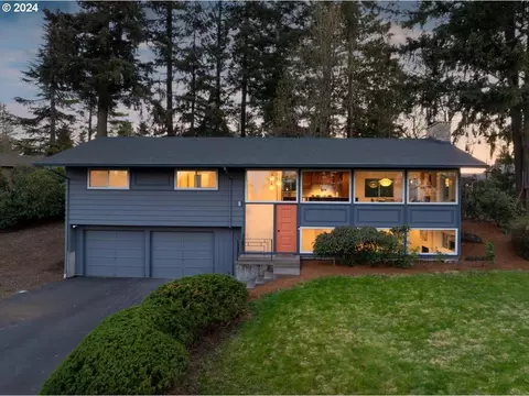 1790 Hillcrest Dr, West Linn, OR 97068