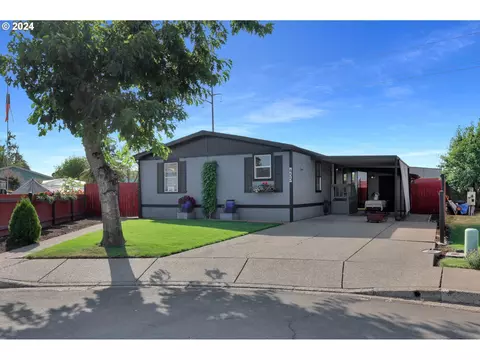 455 Scotts Glen Dr, Springfield, OR 97477