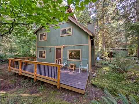 28130 E Grove Ave, Welches, OR 97067