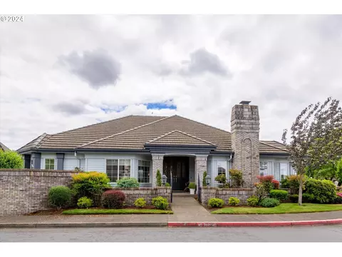 1743 Lake Shore Dr, Eugene, OR 97408