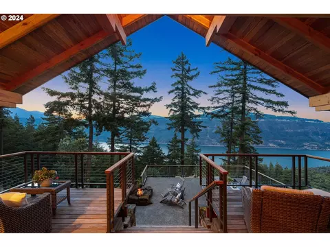 4626 Phelps Creek Rd, Hood River, OR 97031