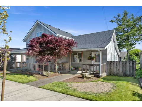 1615 1st St, Tillamook, OR 97141