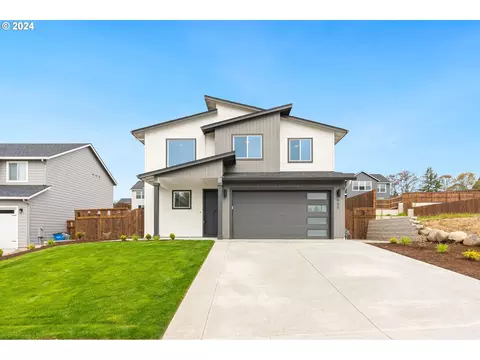 665 W 9th St, La Center, WA 98629