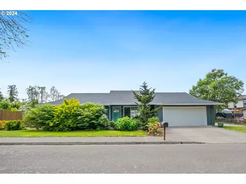 17795 Durie Ct, Gladstone, OR 97027