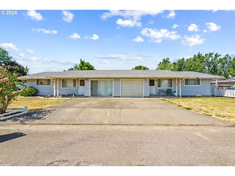 615 Dempsey St, Harrisburg, OR 97446