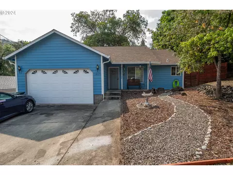 1865 SE Kane St, Roseburg, OR 97470